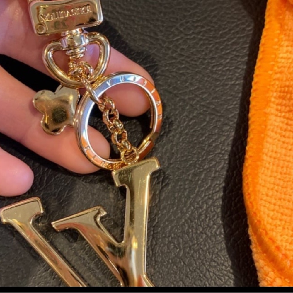 Louis Vuitton Capucines Bag Charm and Key Holder - Picture 6 of 7
